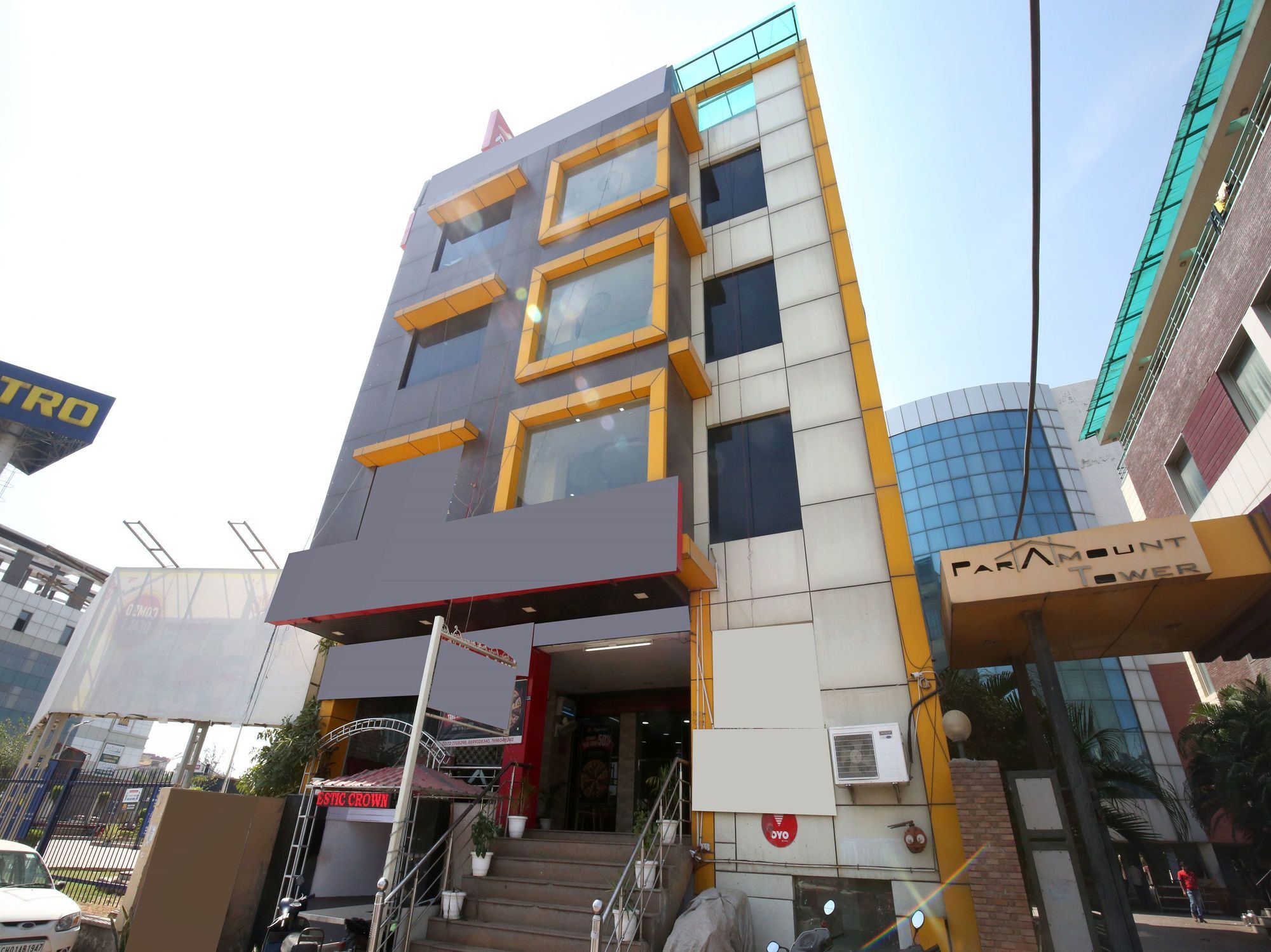 Oyo 5710 The Majestic Crown Hotel Zirakpur Exterior photo