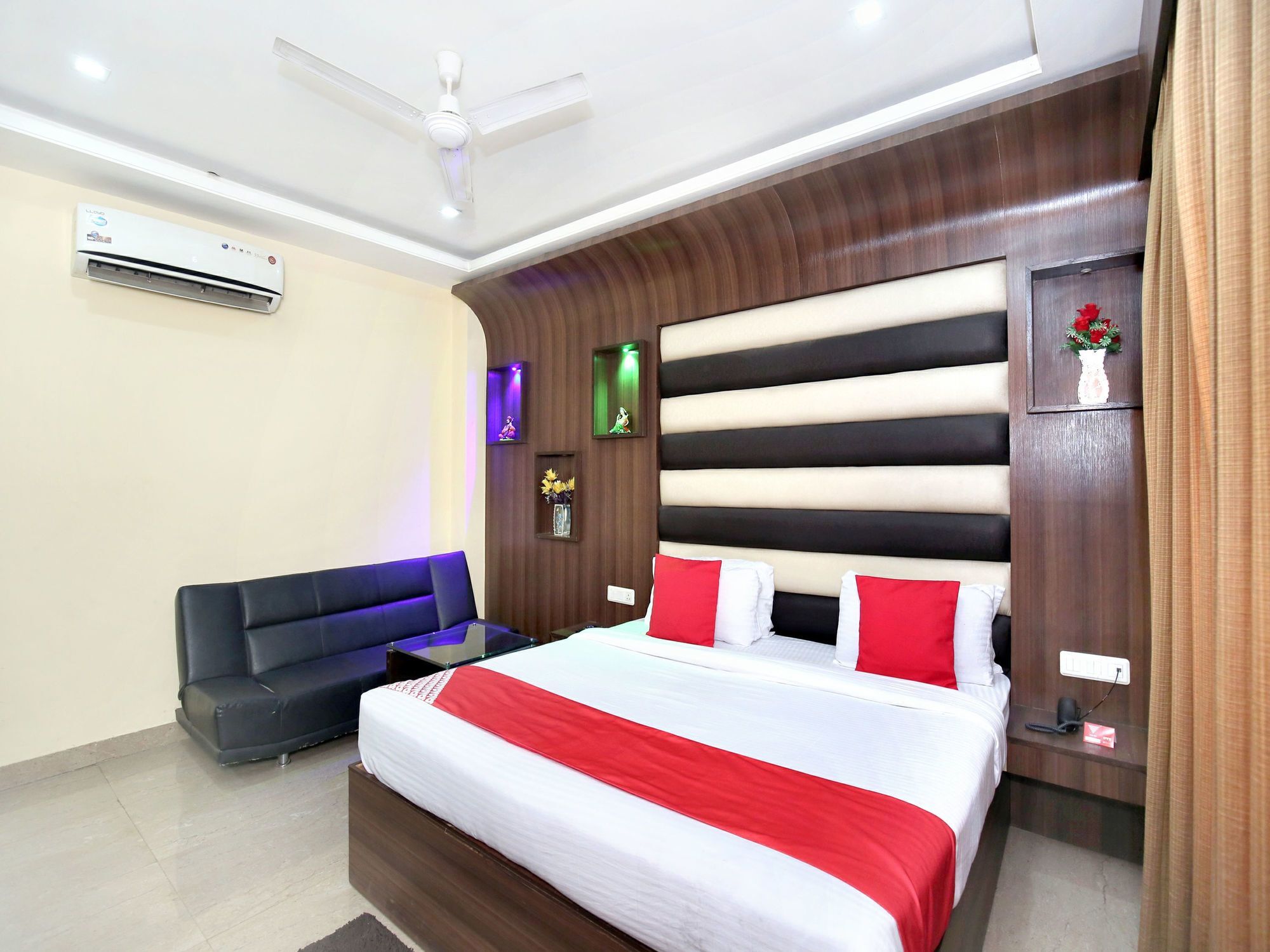 Oyo 5710 The Majestic Crown Hotel Zirakpur Exterior photo