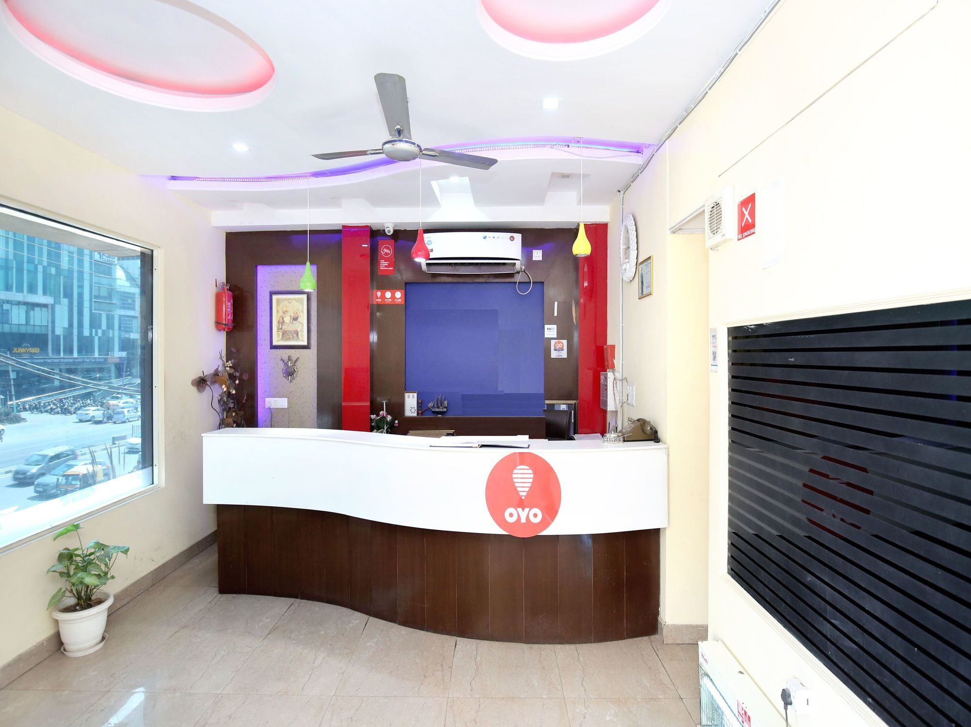 Oyo 5710 The Majestic Crown Hotel Zirakpur Exterior photo